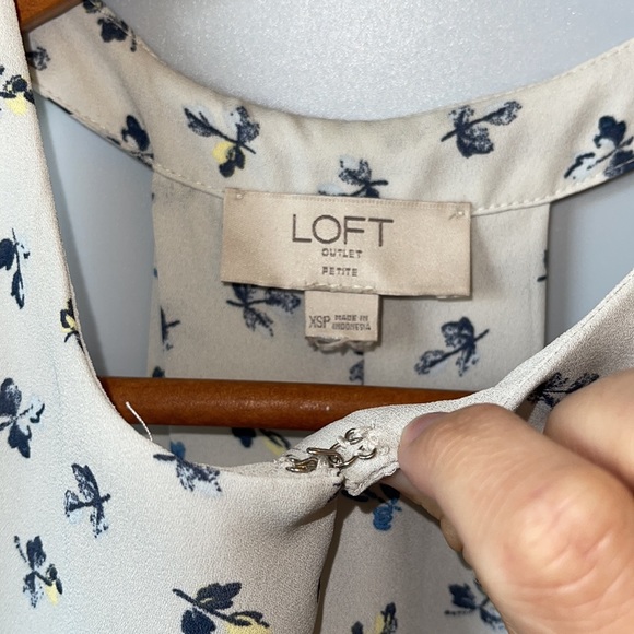 LOFT Light Blue/Gray Chiffon Tank Top - Picture 5 of 12